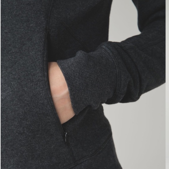 Lululemon Under Wraps Pullover
Heathered Black size 6 hoodie sweatshirt - Picture 14 of 15